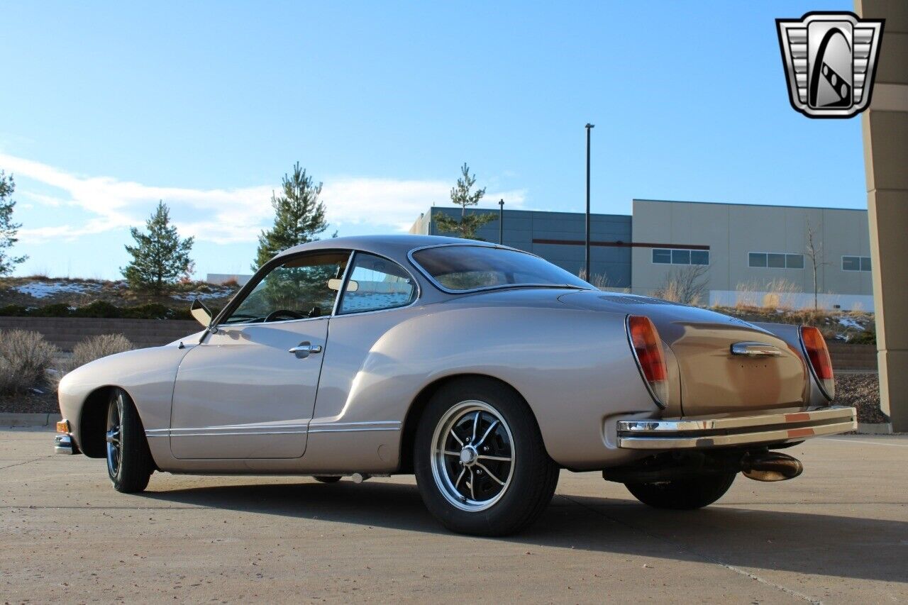 Volkswagen-Karmann-Ghia-Coupe-1974-Champagne-Tan-26852-4