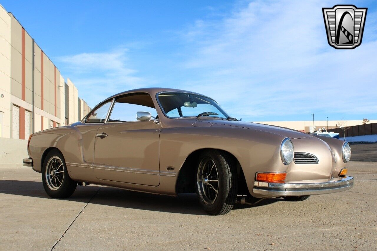 Volkswagen-Karmann-Ghia-Coupe-1974-Champagne-Tan-26852-8