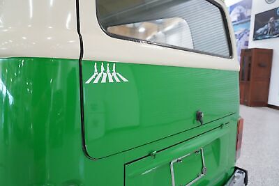 Volkswagen-Kombi-1979-Green-White-29369-10