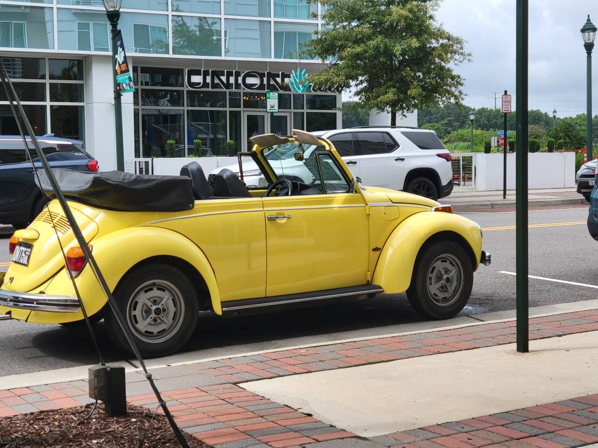 Volkswagen-Super-beetle-1973-yellow-27920-1