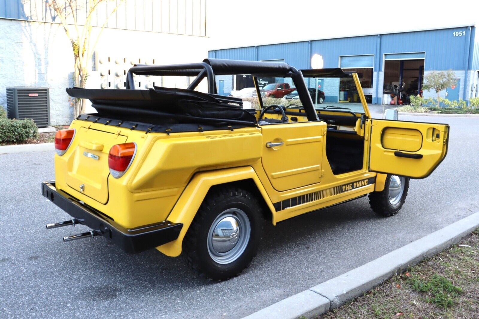 Volkswagen-Thing-Cabriolet-1974-Yellow-Black-14669-21