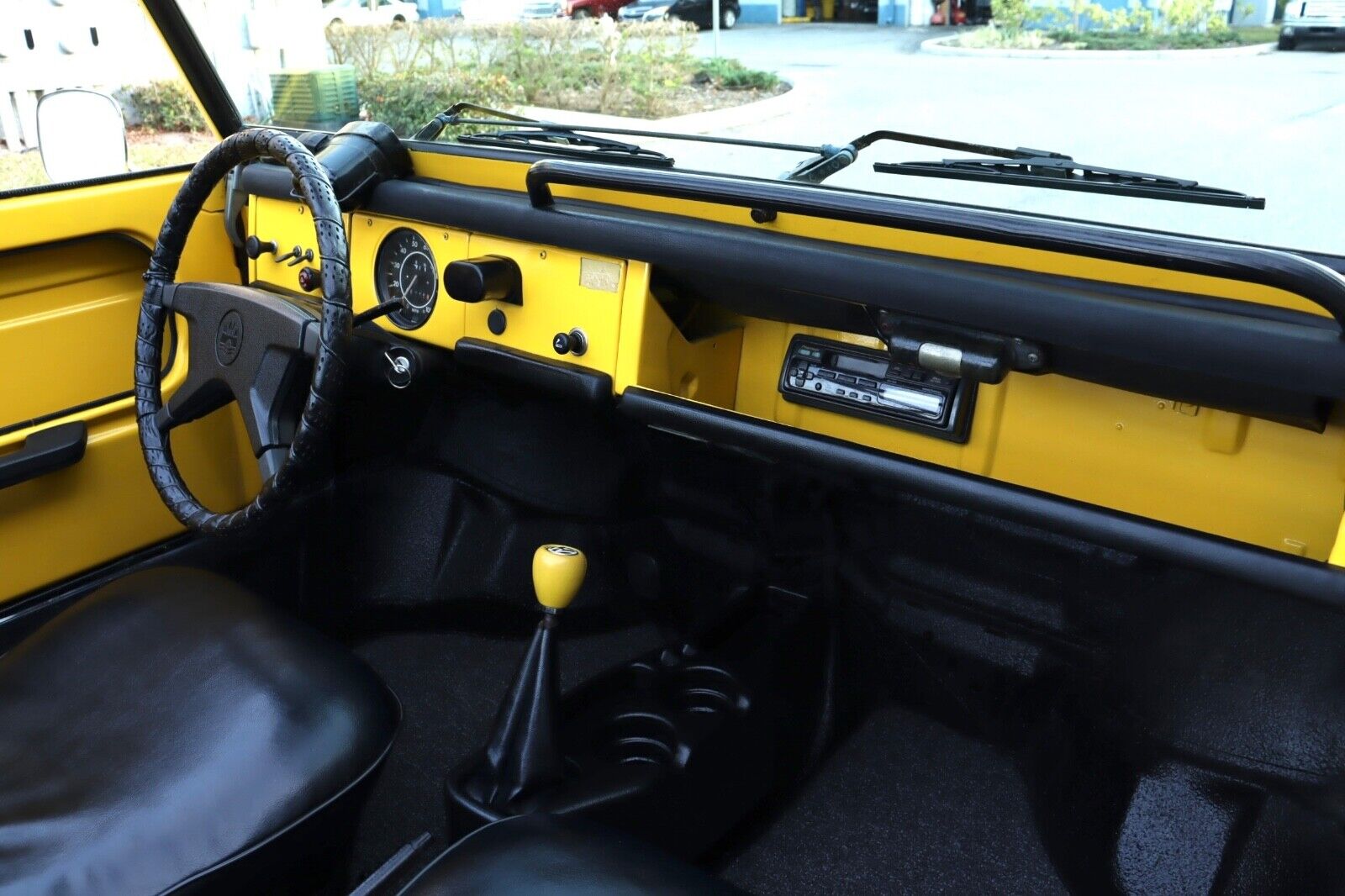 Volkswagen-Thing-Cabriolet-1974-Yellow-Black-14669-22