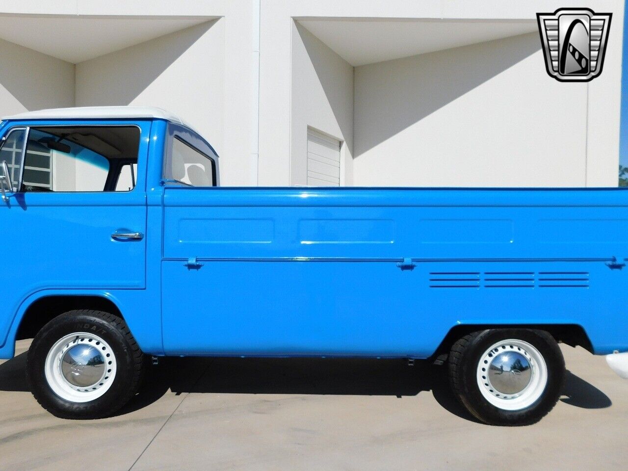 Volkswagen-Transporter-1992-Blue-Parchment-9386-6