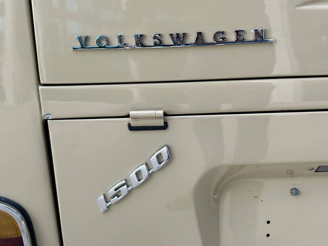 Volkswagen-Type-II-1972-Tan-Tan-6928-11