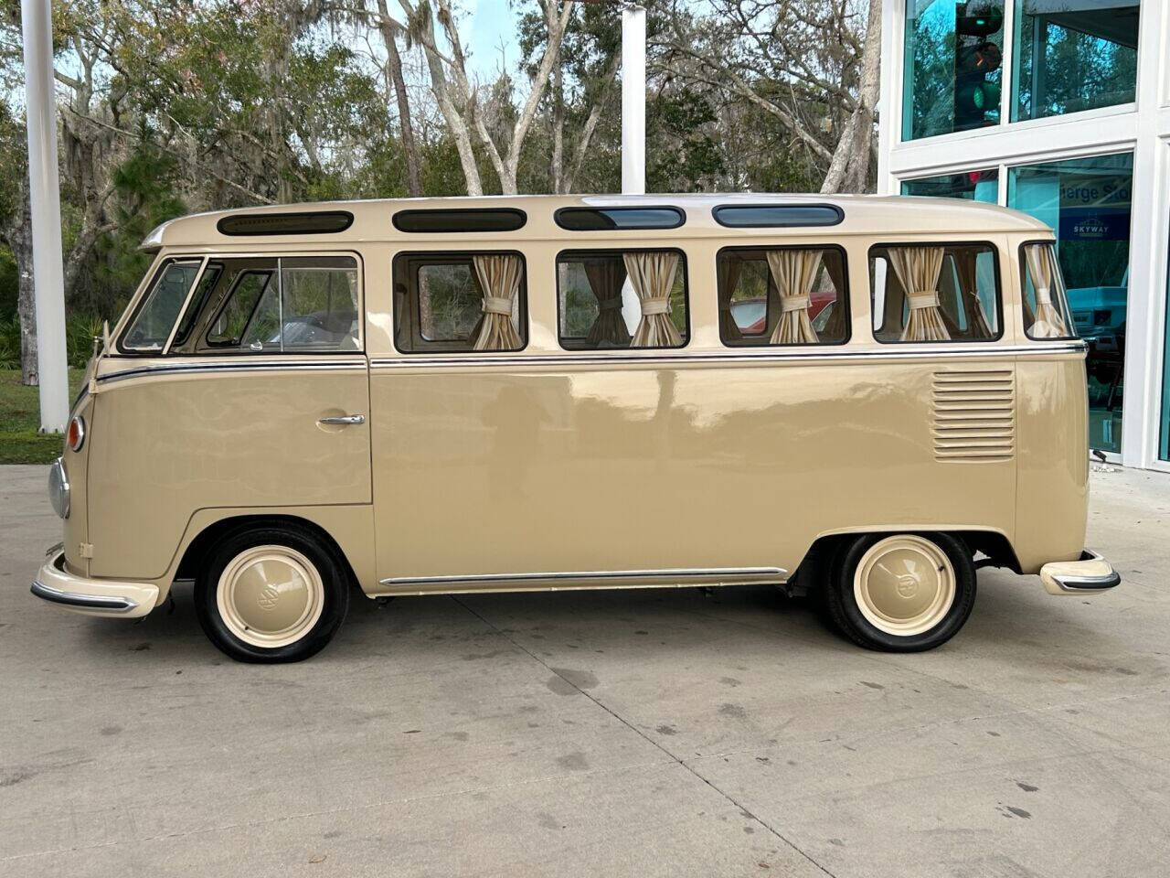 Volkswagen-Type-II-1972-Tan-Tan-6928-8