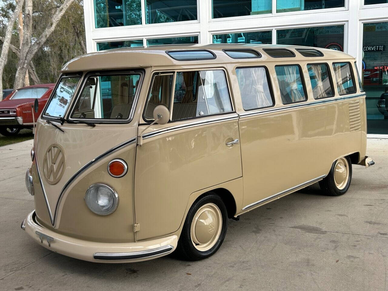 Volkswagen-Type-II-1972-Tan-Tan-6928-9