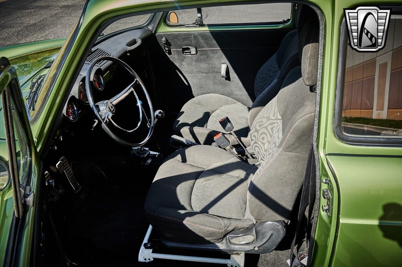 Volkswagen-Type-III-1969-Green-Black-2359-10