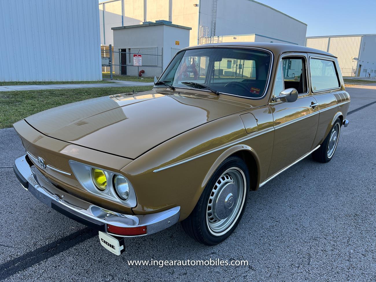 Volkswagen-VW-Variant-squareback-Coupe-1976-Brown-Black-130684-13