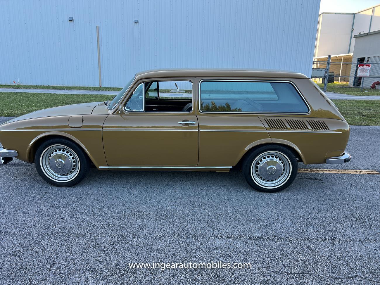 Volkswagen-VW-Variant-squareback-Coupe-1976-Brown-Black-130684-14