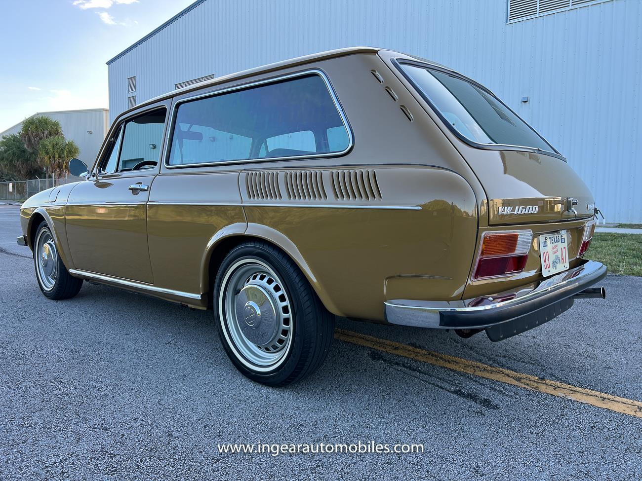 Volkswagen-VW-Variant-squareback-Coupe-1976-Brown-Black-130684-15