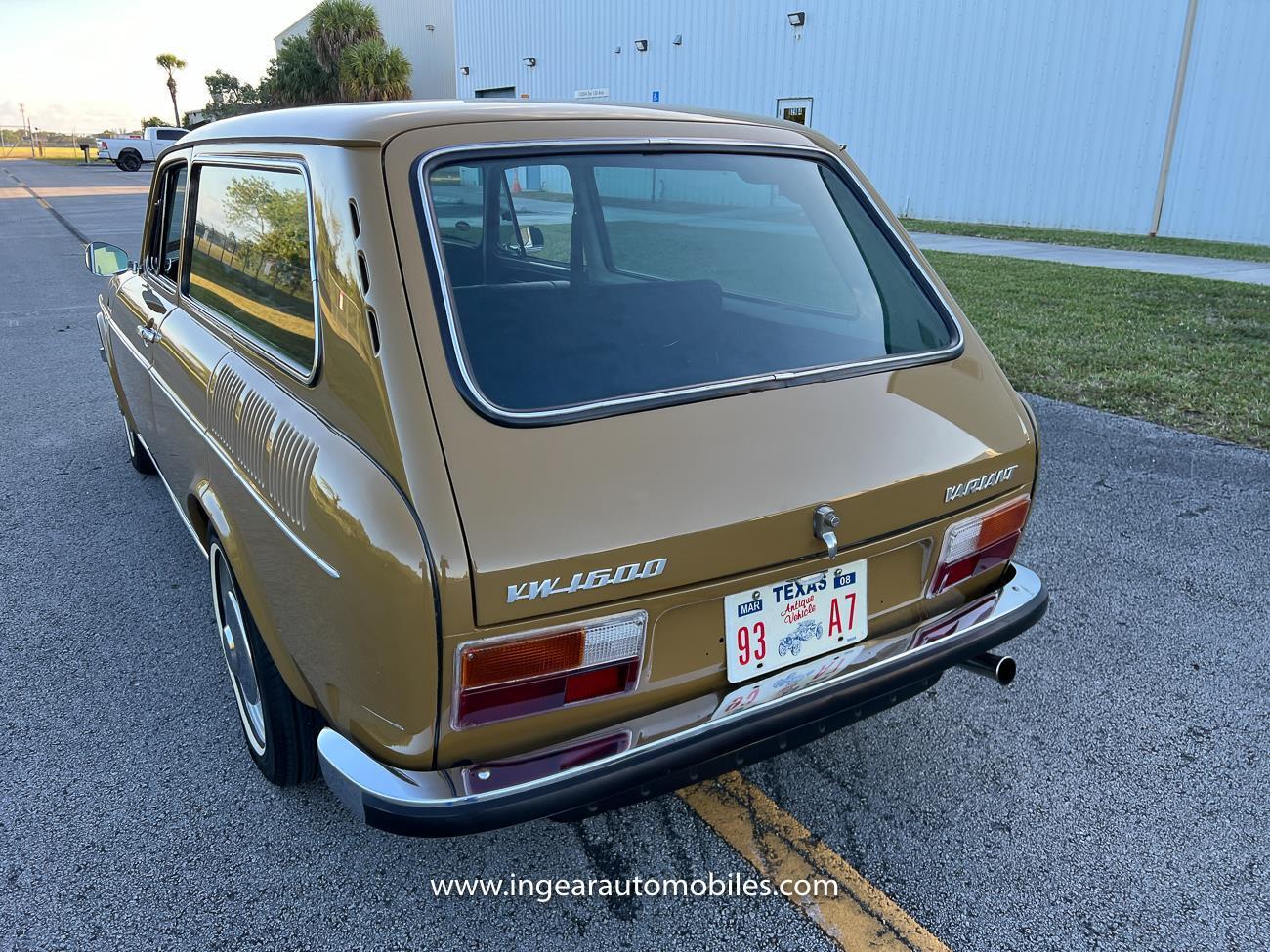 Volkswagen-VW-Variant-squareback-Coupe-1976-Brown-Black-130684-16