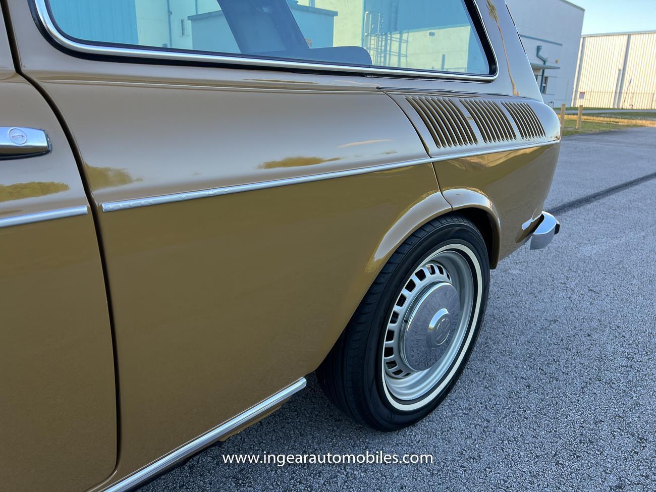 Volkswagen-VW-Variant-squareback-Coupe-1976-Brown-Black-130684-33