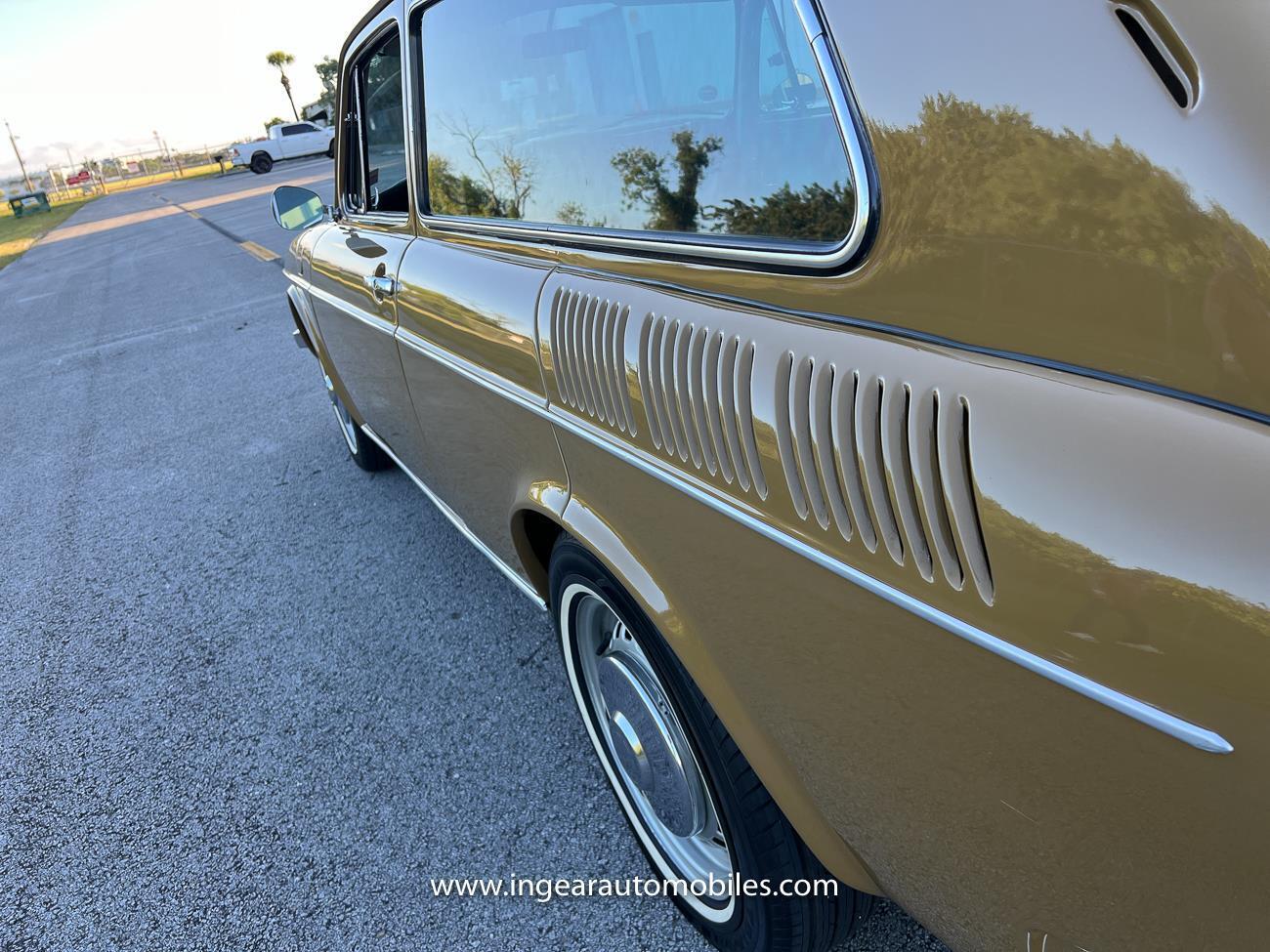 Volkswagen-VW-Variant-squareback-Coupe-1976-Brown-Black-130684-36