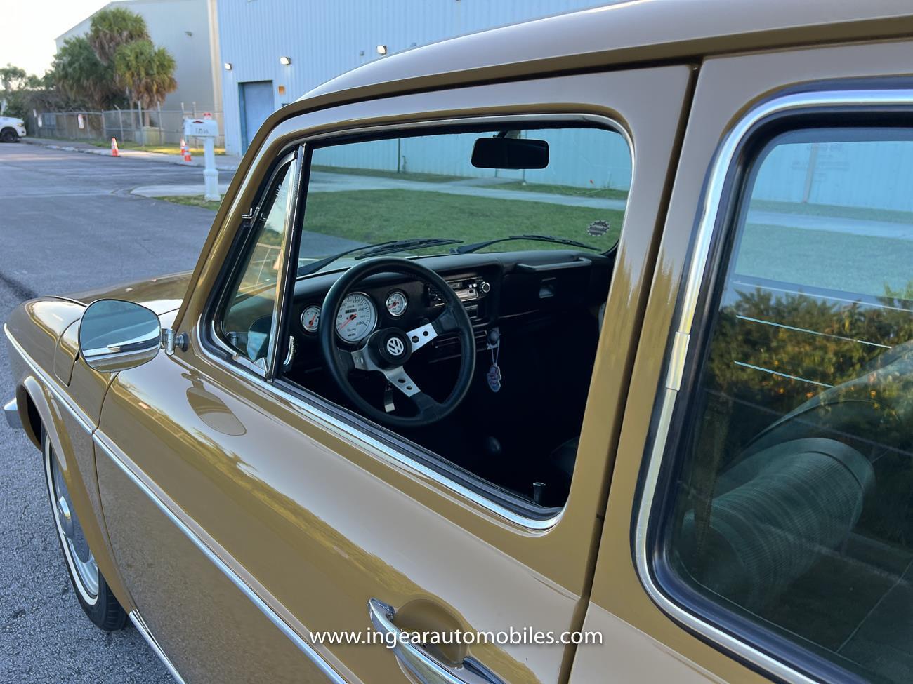 Volkswagen-VW-Variant-squareback-Coupe-1976-Brown-Black-130684-38