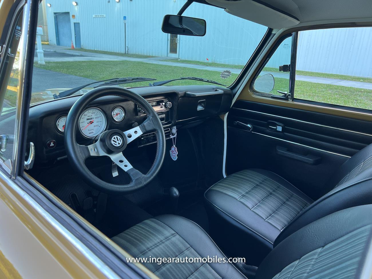 Volkswagen-VW-Variant-squareback-Coupe-1976-Brown-Black-130684-39