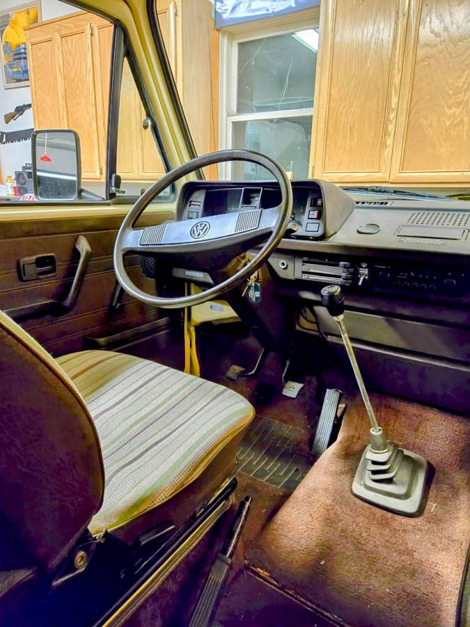 Volkswagen-Vanagon-1982-yellow-149669-3