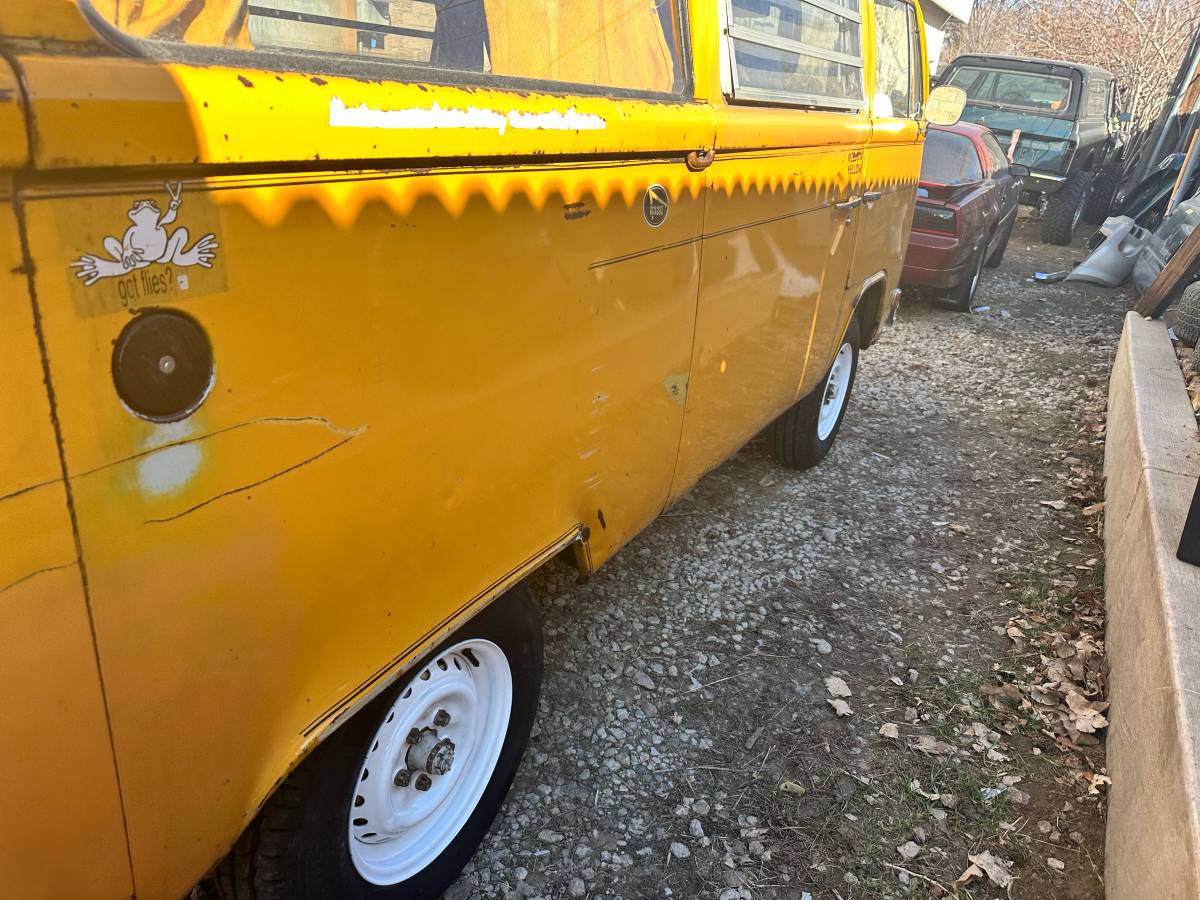 Volkswagen-Vanagon-westfalia-1976-yellow-155742-16