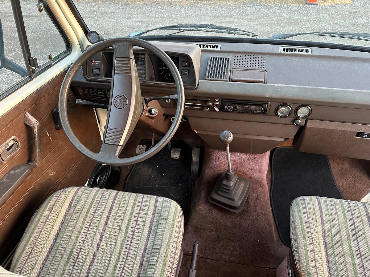 Volkswagen-Vanagon-westfalia-1982-107504-3