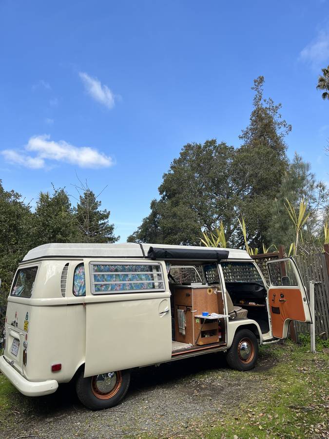 Volkswagen-Vw-campervan-1971-112654-1