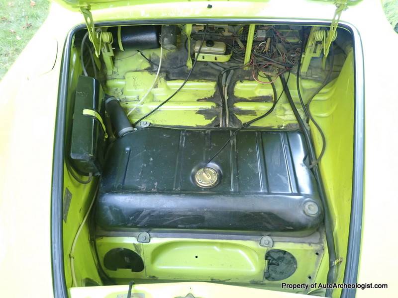 Volkswagen-Vw-karmann-ghia-1974-green-111044-18