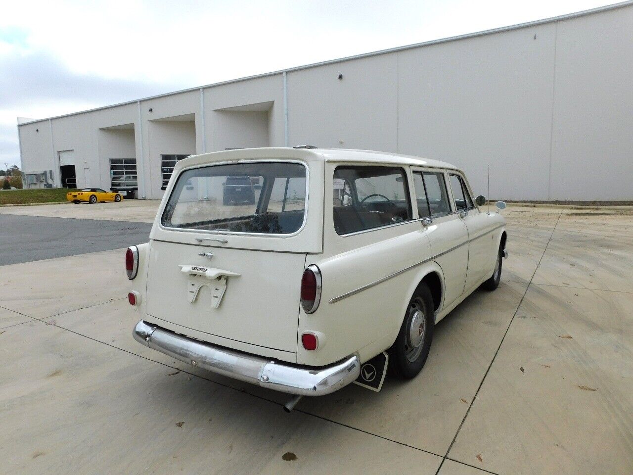 Volvo-122S-Berline-1967-White-Brown-97605-10