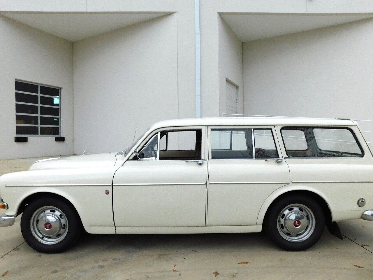 Volvo-122S-Berline-1967-White-Brown-97605-6