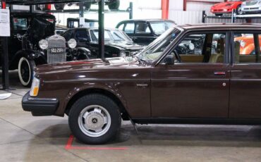 Volvo-240-Berline-1983-Brown-Beige-2356-1