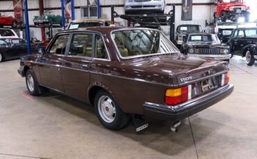 Volvo-240-Berline-1983-Brown-Beige-2356-4