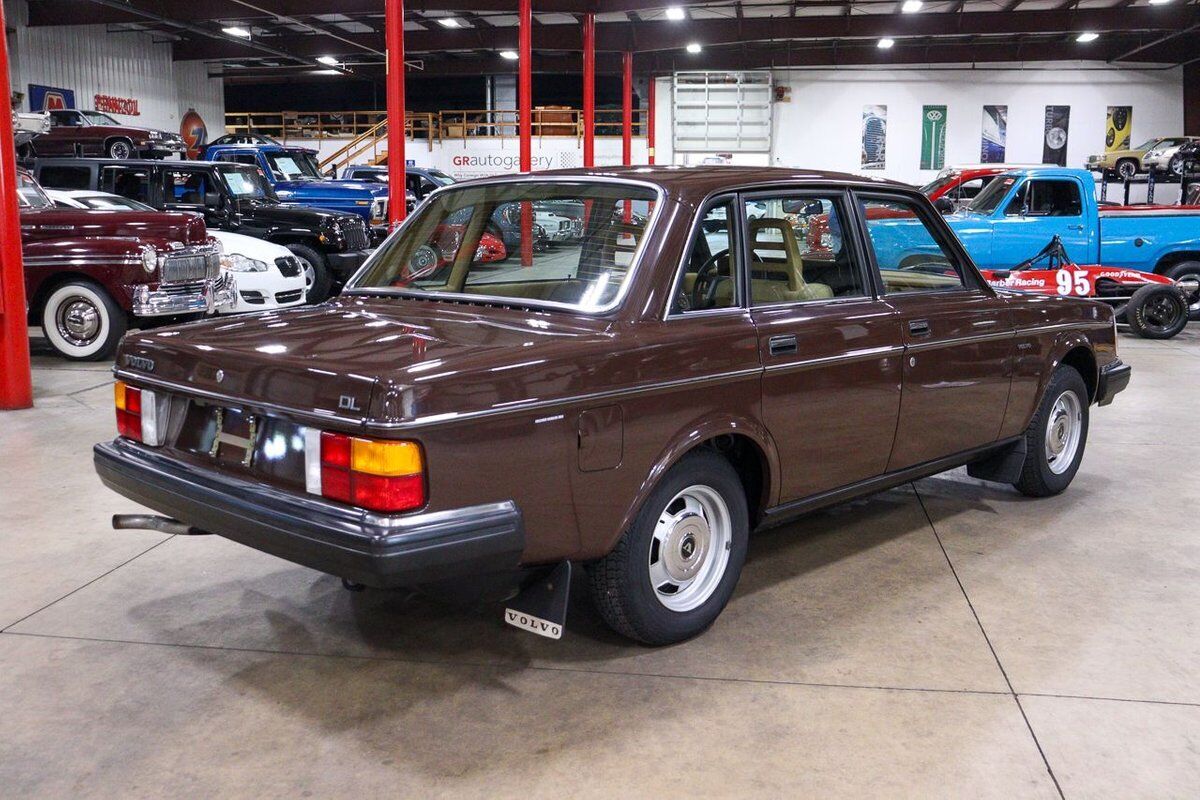 Volvo-240-Berline-1983-Brown-Beige-2356-6