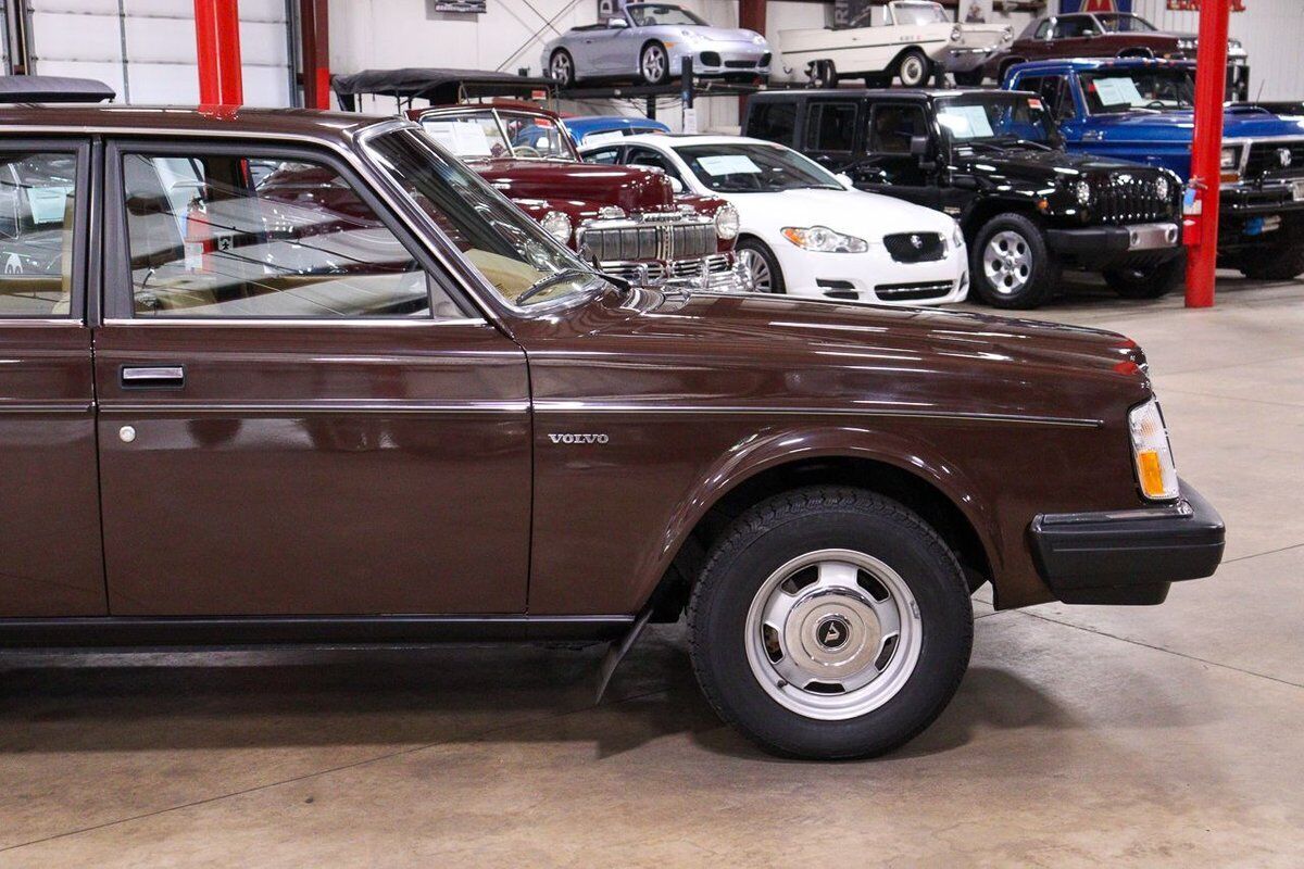 Volvo-240-Berline-1983-Brown-Beige-2356-9