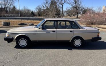 Volvo-240-Berline-1993-Gold-Beige-86192-1