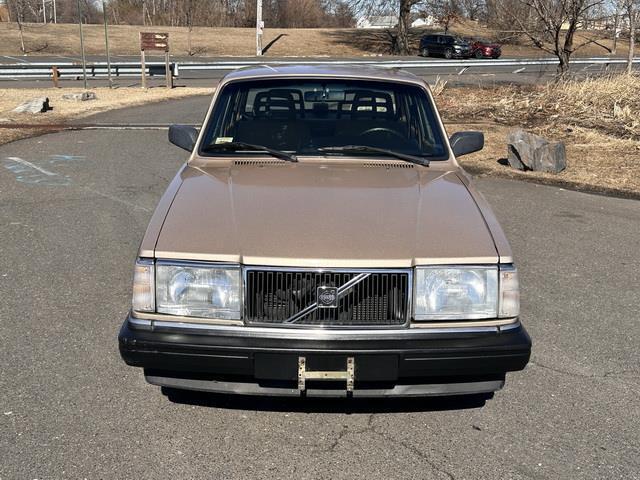 Volvo-240-Berline-1993-Gold-Beige-86192-8