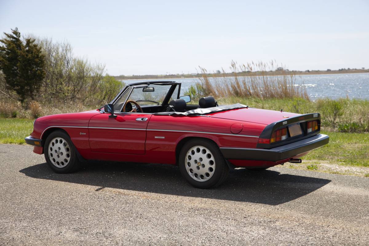 Alfa-romeo-Spider-1987-red-64374-1