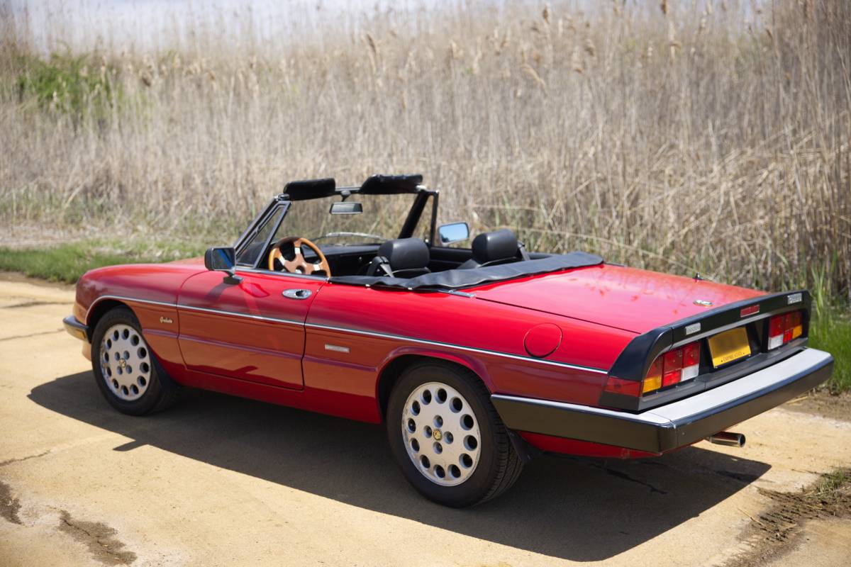 Alfa-romeo-Spider-1987-red-64374-6