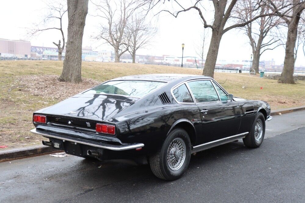 Aston-Martin-DBS-Berline-1970-Black-Red-0-1