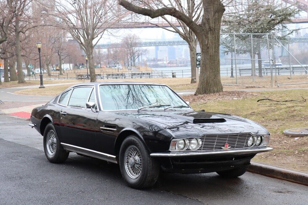 Aston Martin DBS  year1}