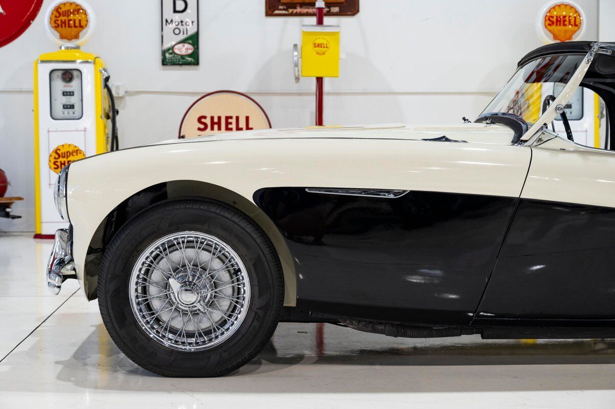 Austin-Healey-100-4-BN2-1956-White-Black-0-13