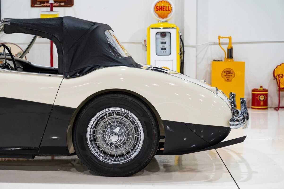 Austin-Healey-100-4-BN2-1956-White-Black-0-15