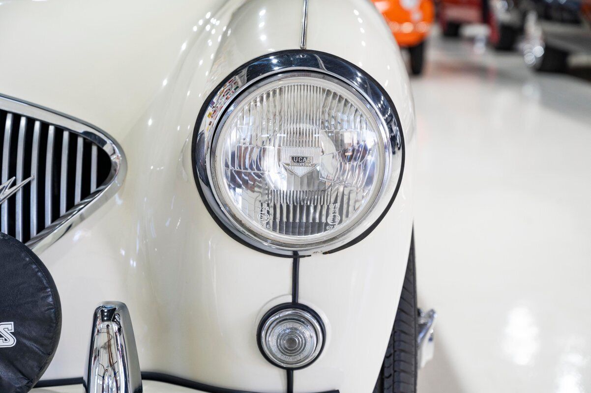 Austin-Healey-100-4-BN2-1956-White-Black-0-5