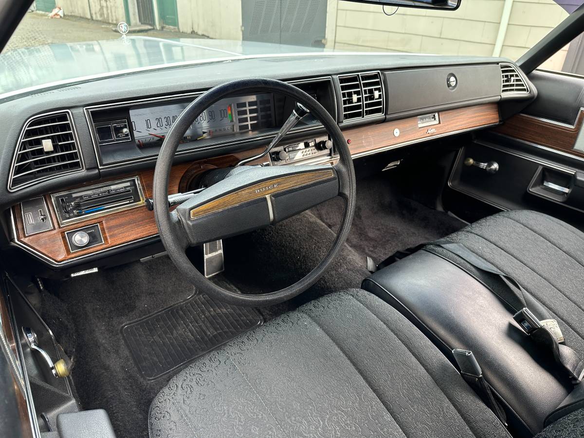 Buick-Lesabre-custom-1975-85295-10