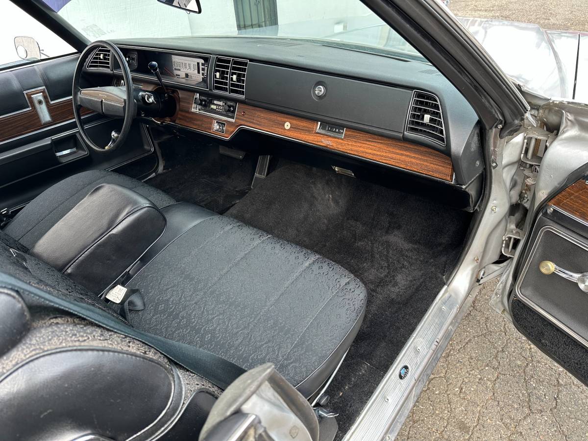 Buick-Lesabre-custom-1975-85295-12