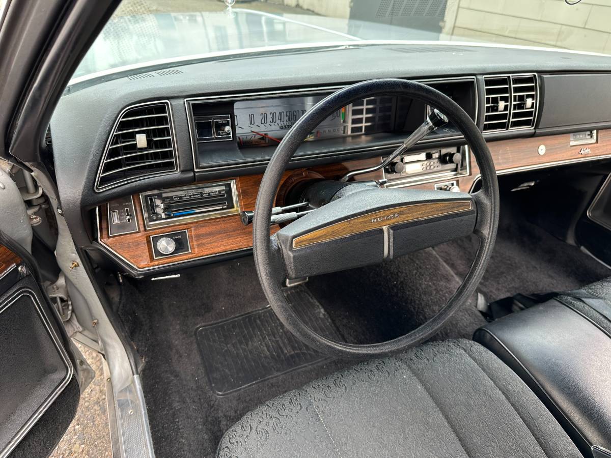 Buick-Lesabre-custom-1975-85295-14