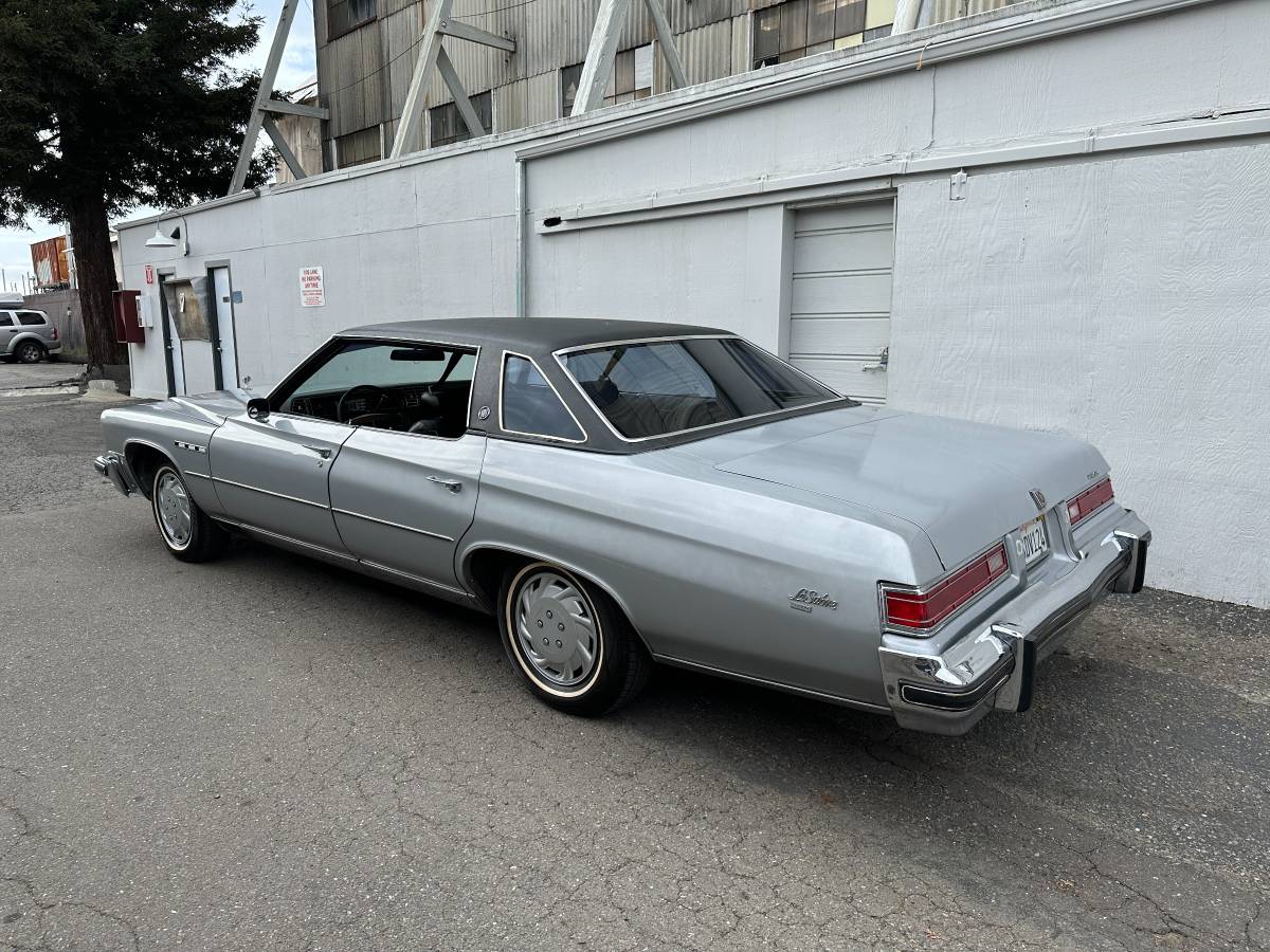 Buick-Lesabre-custom-1975-85295-2