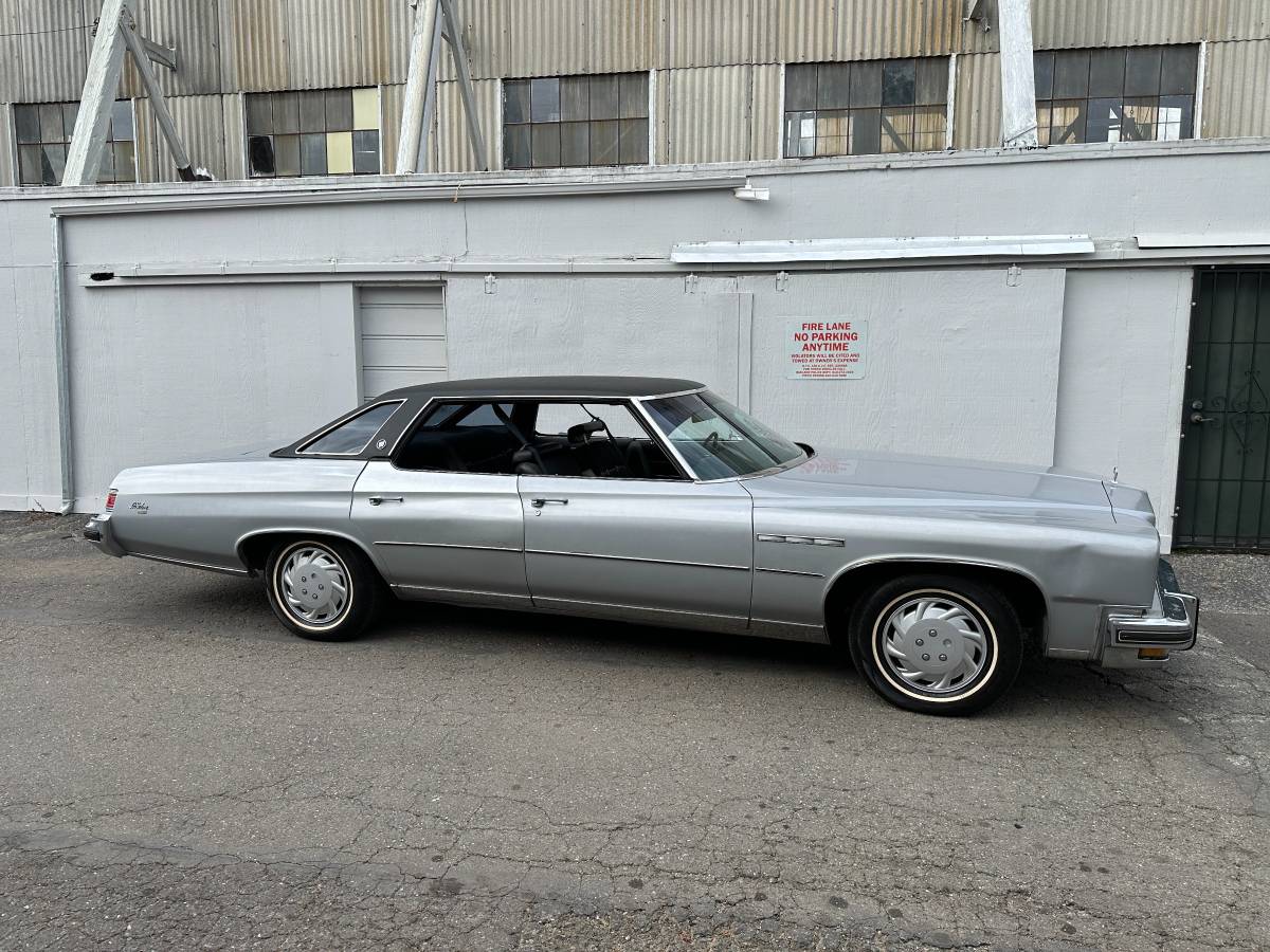 Buick-Lesabre-custom-1975-85295-5