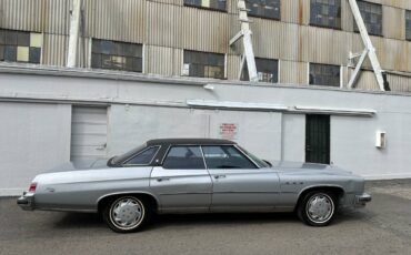 Buick-Lesabre-custom-1975-85295-9