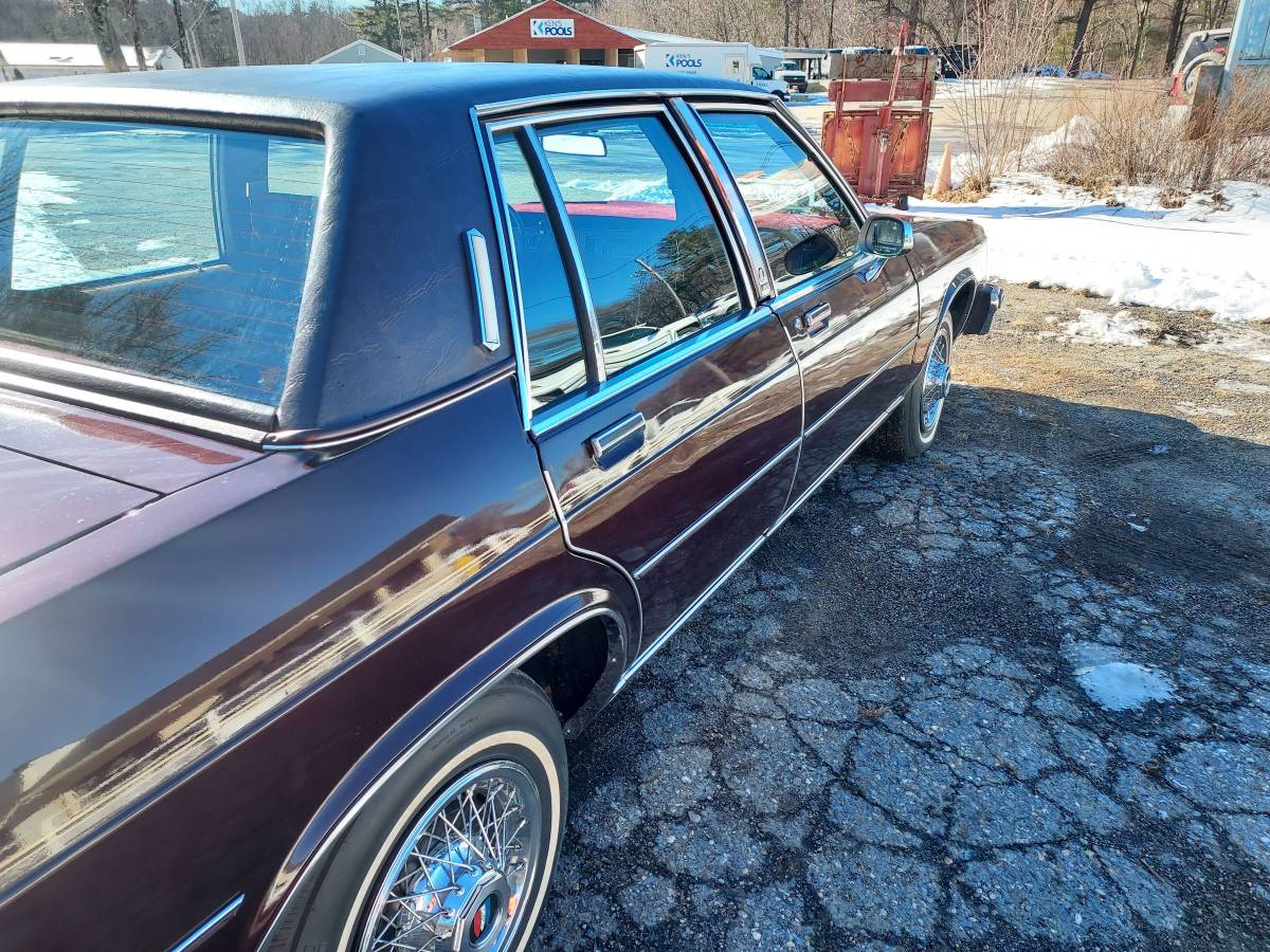 Buick-Lesabre-limited-1985-red-22531-5