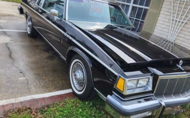 Buick-Park-avenue-1983-black-96560-3