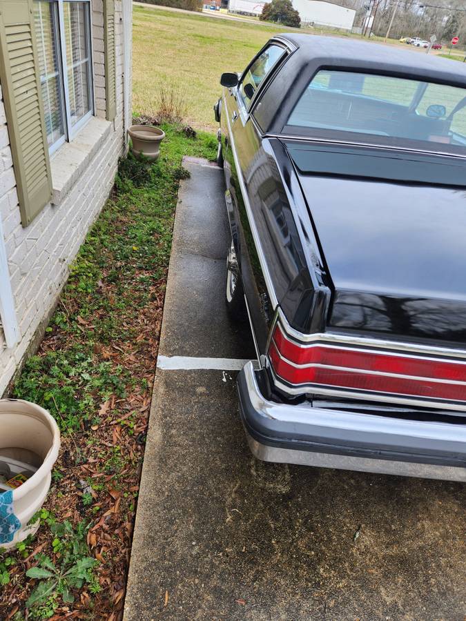 Buick-Park-avenue-1983-black-96560