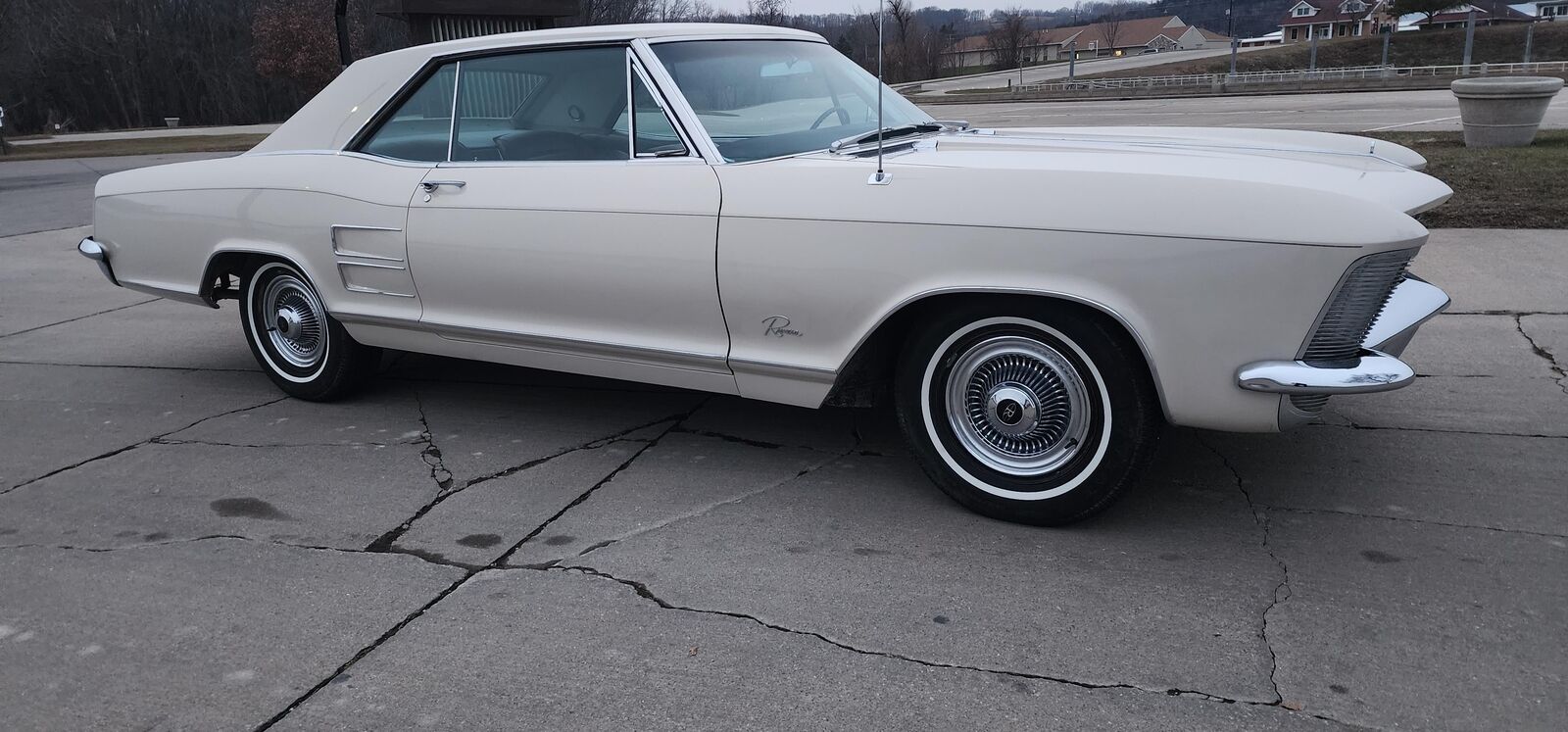 Buick-Riviera-1964-Beige-Brown-125529-7