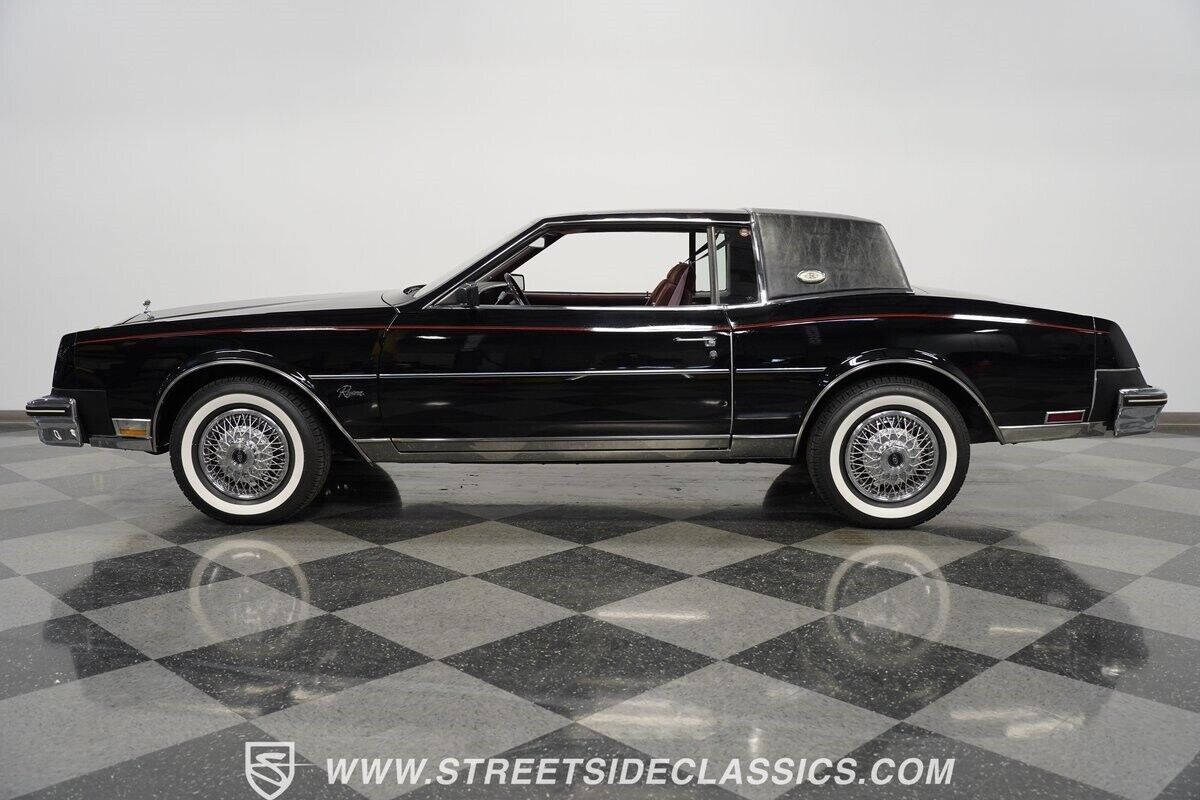 Buick-Riviera-1985-Black-Red-52891-2